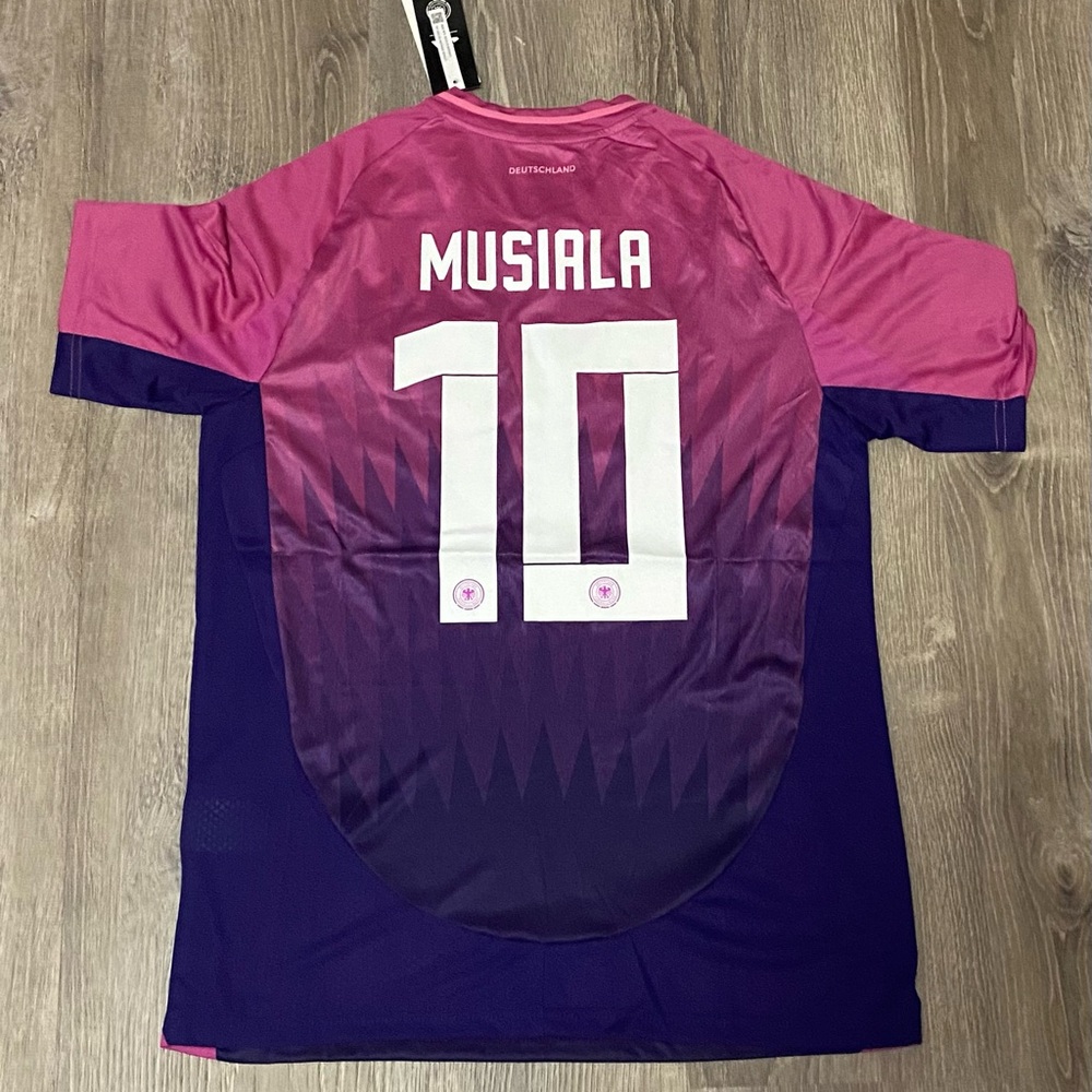 Autocollant Panini EURO 2024 - Jamal Musiala (Joueur à Surveiller) - LILA